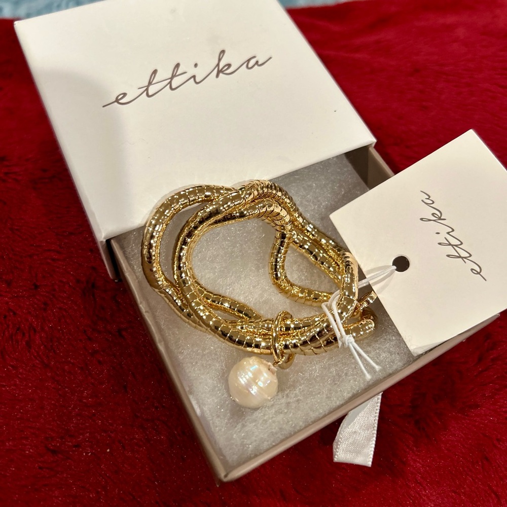 NWT Ettika Liquid Gold stretch Bracelet with Freshwater Pearl Accent